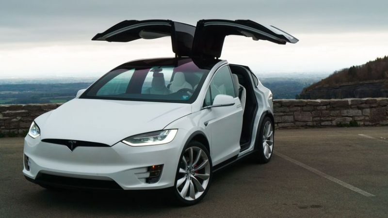 Десет електромобила Tesla обикалят пловдивските улици, колко са собствениците на екологични коли? СНИМКИ - Trafficnews.bg - Trafficnews.bg