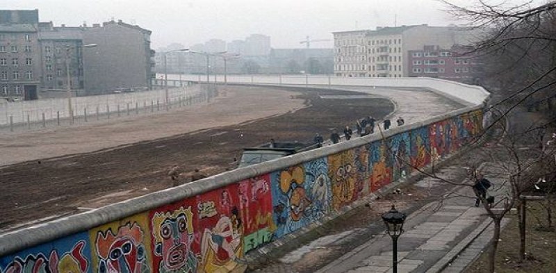 60% от руснаците не знаят кой е построил Берлинската стена - Trafficnews.bg  - Trafficnews.bg