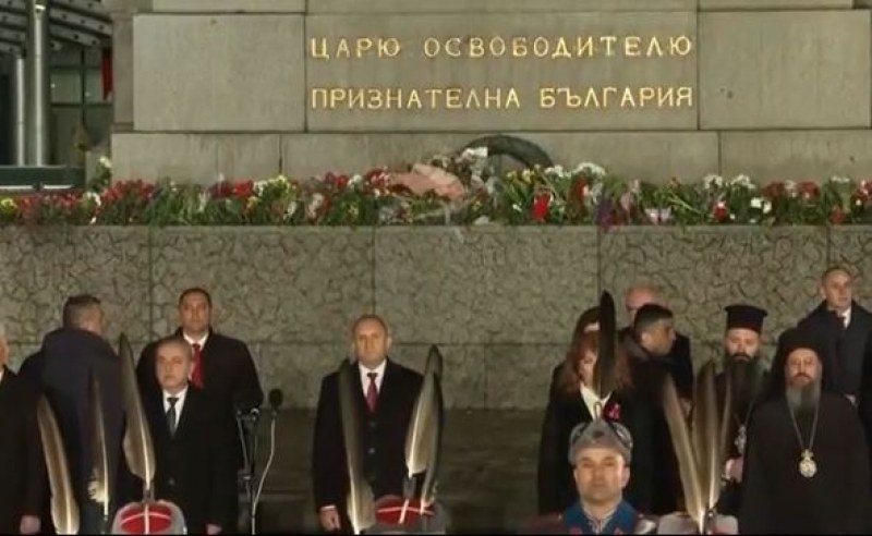 Тържествена заря-проверка по случай 145 години от Освобождението на България  в София - Trafficnews.bg - Trafficnews.bg