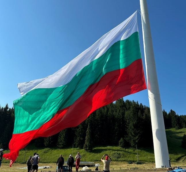 izdignaha-balgarskoto-zname-pilona-960.j
